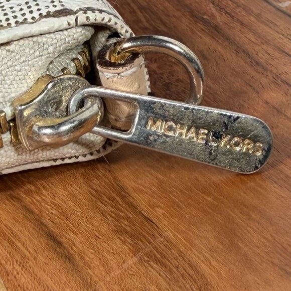 Michael Kors Vanilla Signature Logo Zip-Around Wallet - Picture 9 of 14